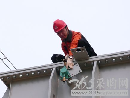辽宁电力着力构建“四道防线” 确保线路设备安全度冬