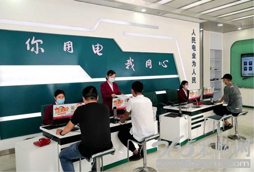 扛起电网责任全力保障供电</p><p>　　高质量高标准完成目标任务