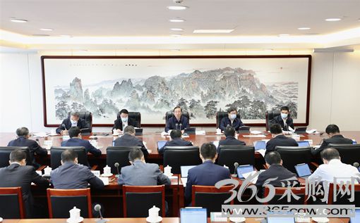加快推进电网数字化转型升级</p><p>　　坚持旗帜领航实现高质量发展