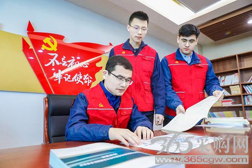 筑牢理想信念根基发扬担当和斗争精神<br>在新时代新征程上留下无悔的奋斗足迹