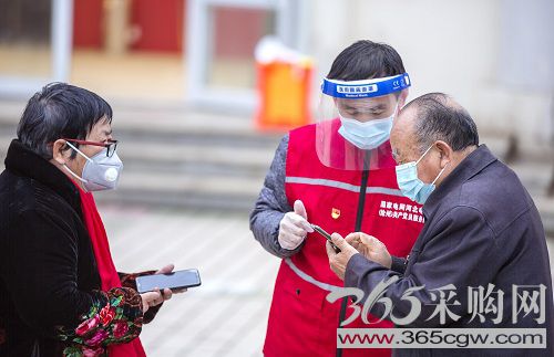 坚持人民至上弘扬伟大抗疫精神</p><p>　　从严从紧落实疫情防控各项措施