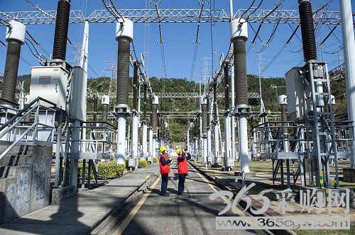 国务院国资委综合集中督促指导组到国家电网公司调研<p>充分肯定公司“稳增长、防风险、促改革、强党建”工作