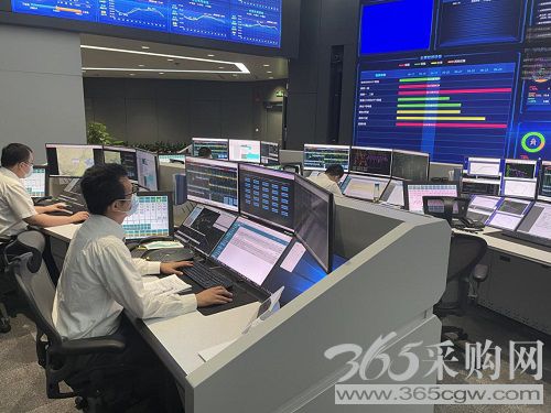 多地用电负荷创新高</p><p>　　国家电网员工战高温保供电稳经济