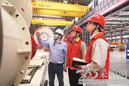 旗帜领航不断夯实筑牢两个基础 实事求是驰而不息加强作风建设