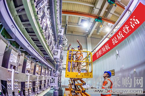 旗帜领航不断夯实筑牢两个基础 实事求是驰而不息加强作风建设
