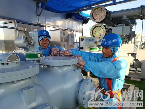加快推进重大项目建设