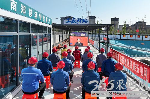 紧密团结在以习近平同志为核心的党中央周围坚定自觉在思想上政治上行动上同党中央保持高度一致奋力谱写全面建设社会主义现代化国家电力新篇章