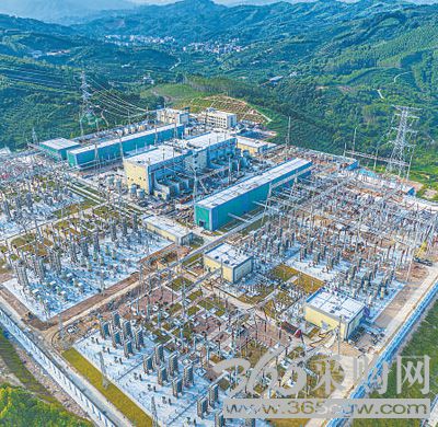 人民日报“新时代画卷”:建设输电通道 保障电力供应