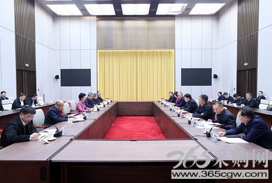 张智刚董事长与黑龙江省省长梁惠玲举行会谈