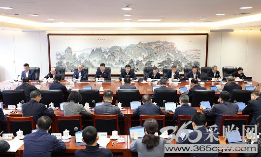 公司领导班子2025年度民主生活会会前学习暨公司党组理论学习中心组2026年第1次集体学习举行